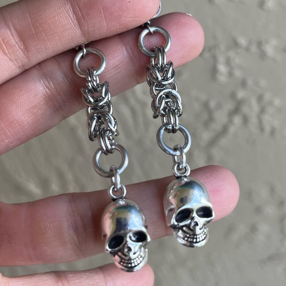 Handmade maille skull dangly stainless steel post earrings boho goth punk silver - Picture 4 of 13